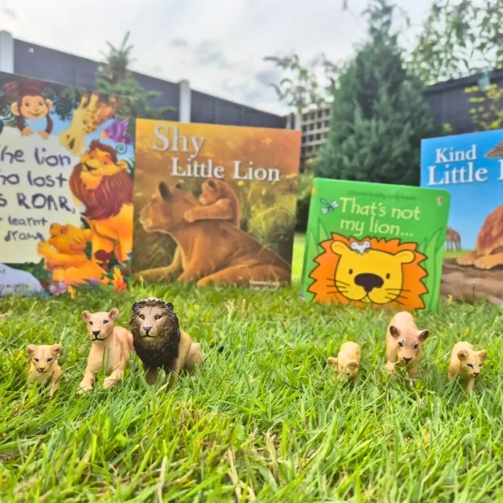 6-Piece?2-5?Lion?Family?Figurines?Playset-scene 1