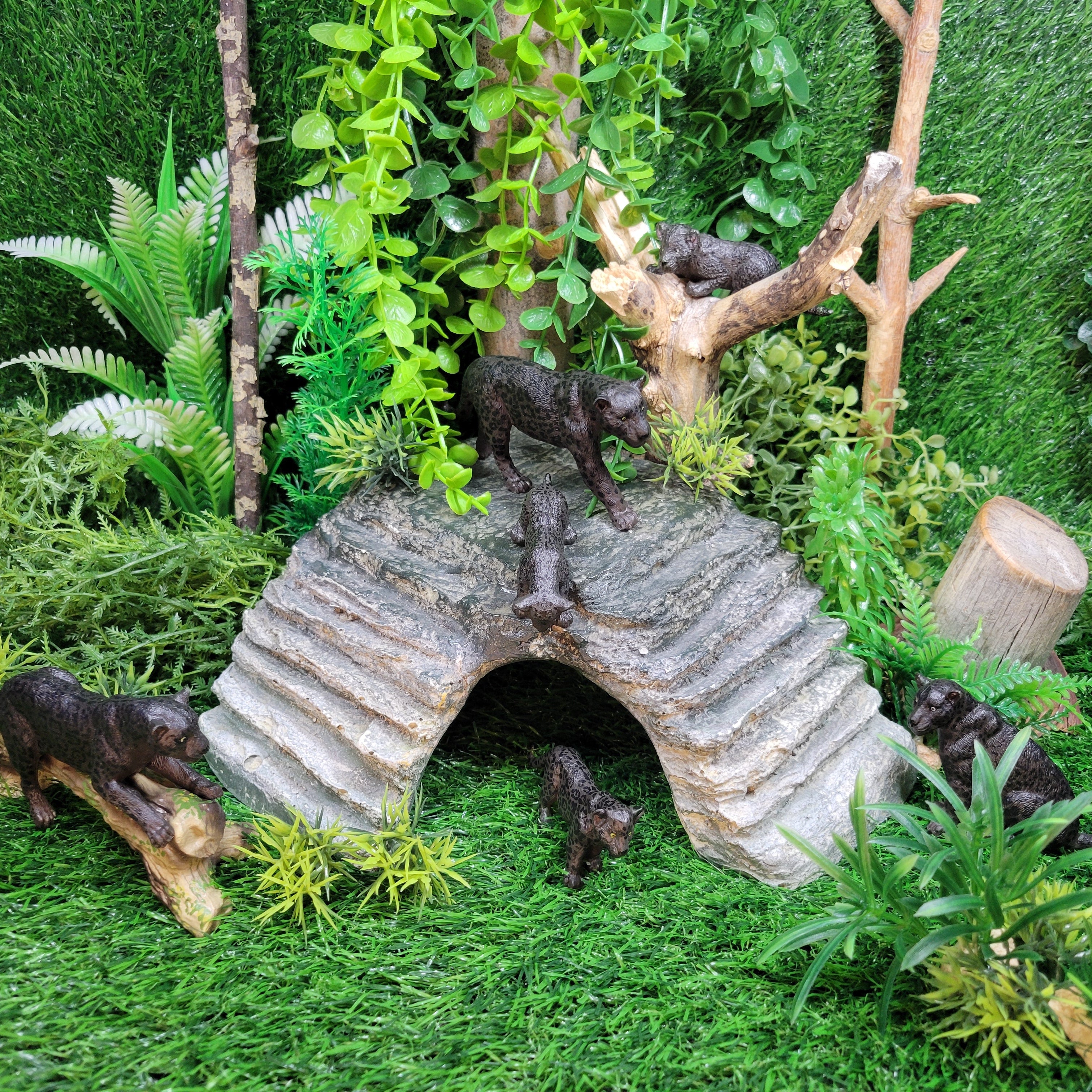 Juego de figuras de jaguares negros en familia de 7 piezas