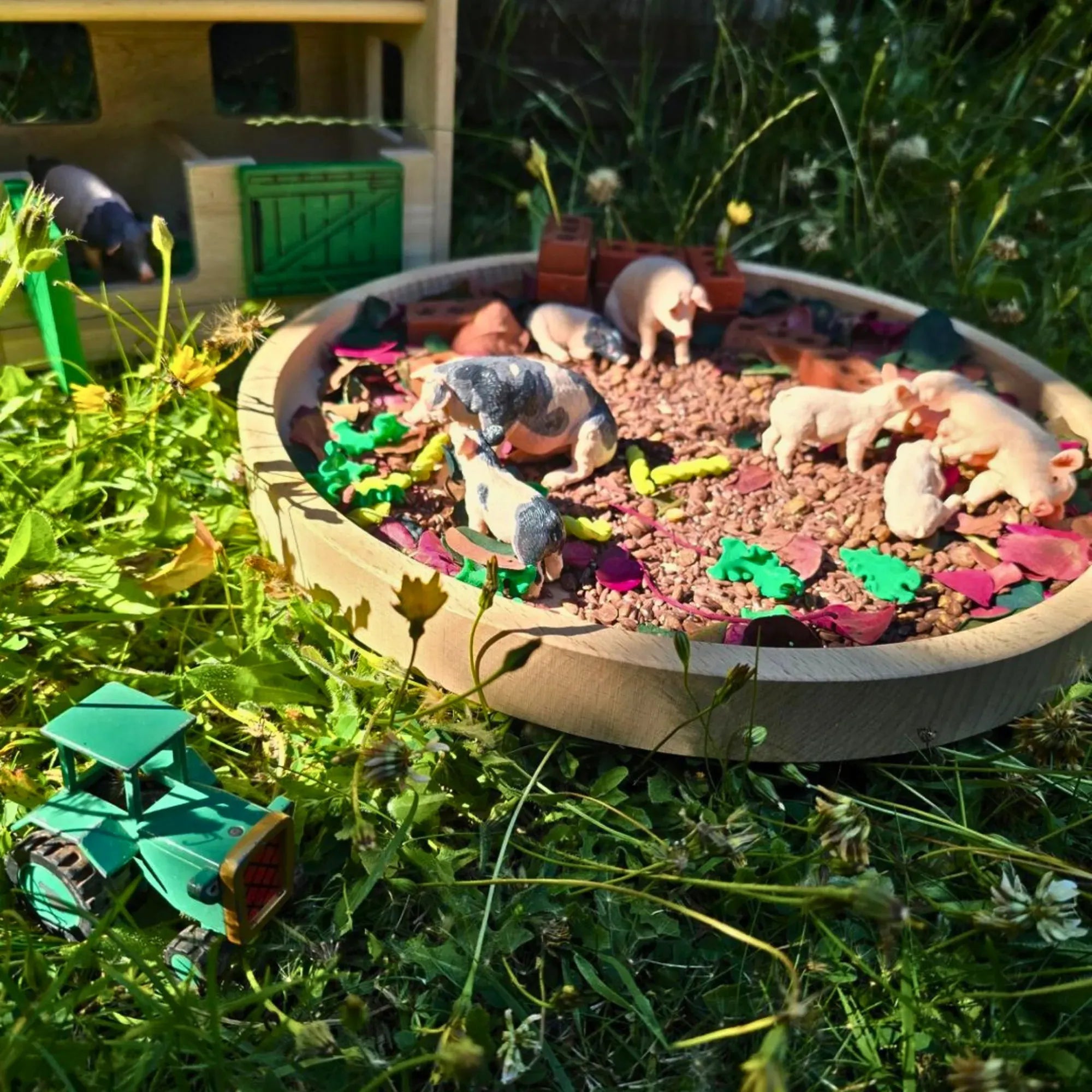 8-Piece?Pig?Family?Figurines?Playset?with?Adult?&?Baby?Pigs-scene 7