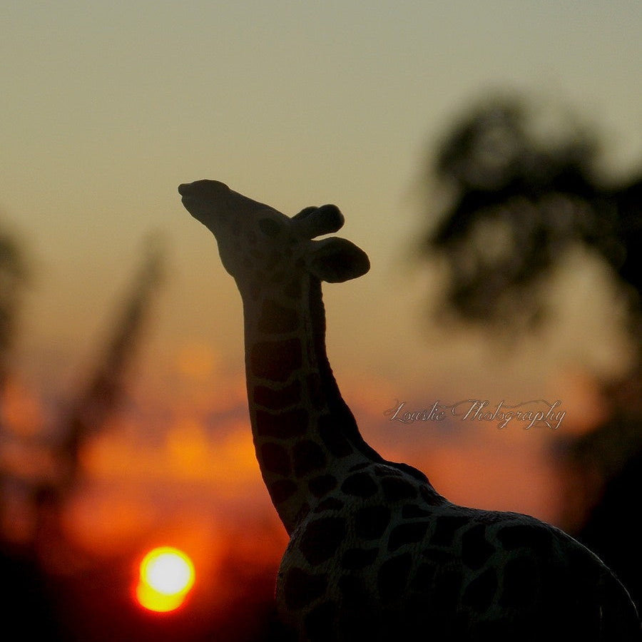 لعبة تمثال صغير على شكل زرافة وعجل من Toymany