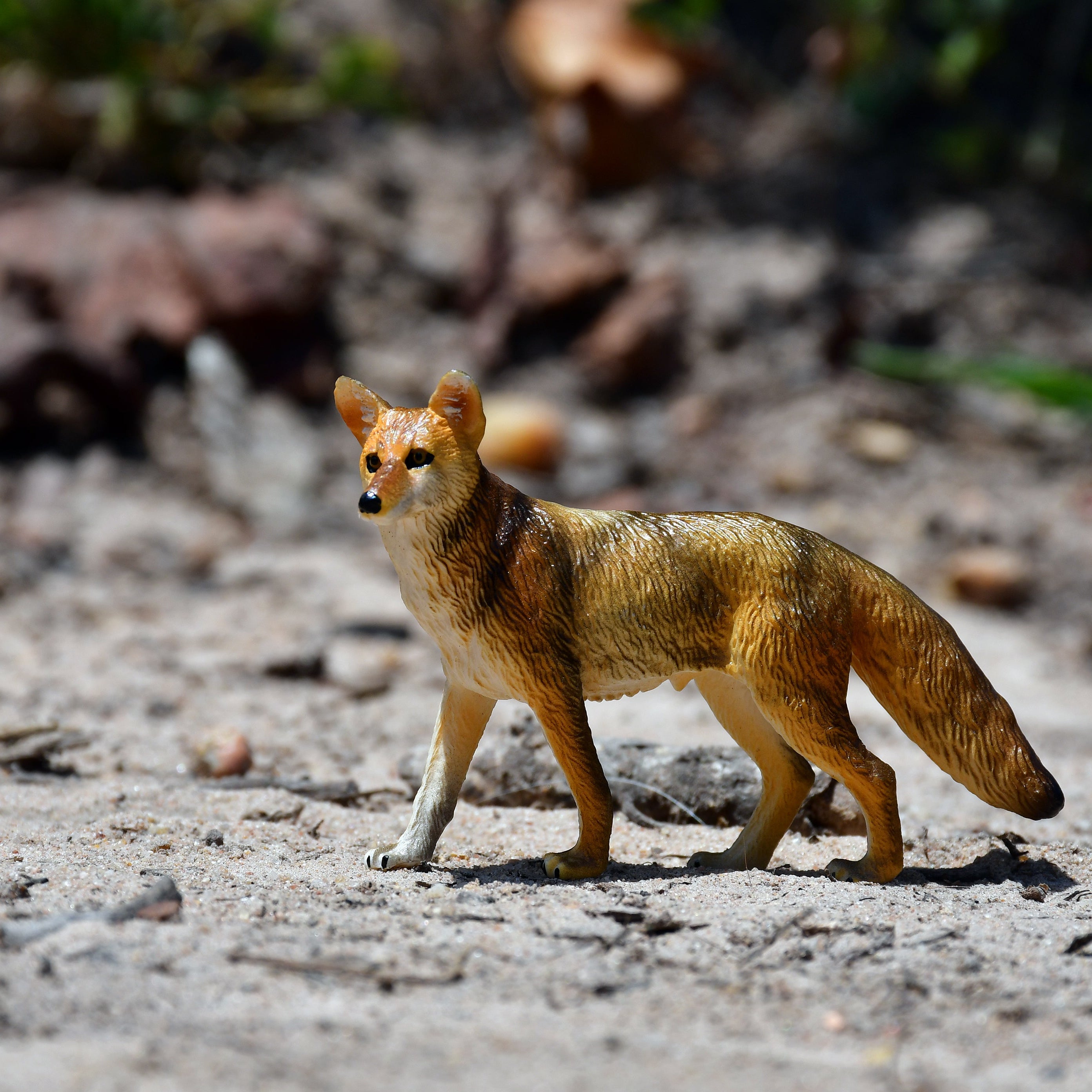 Juguete figura de coyote Toymany