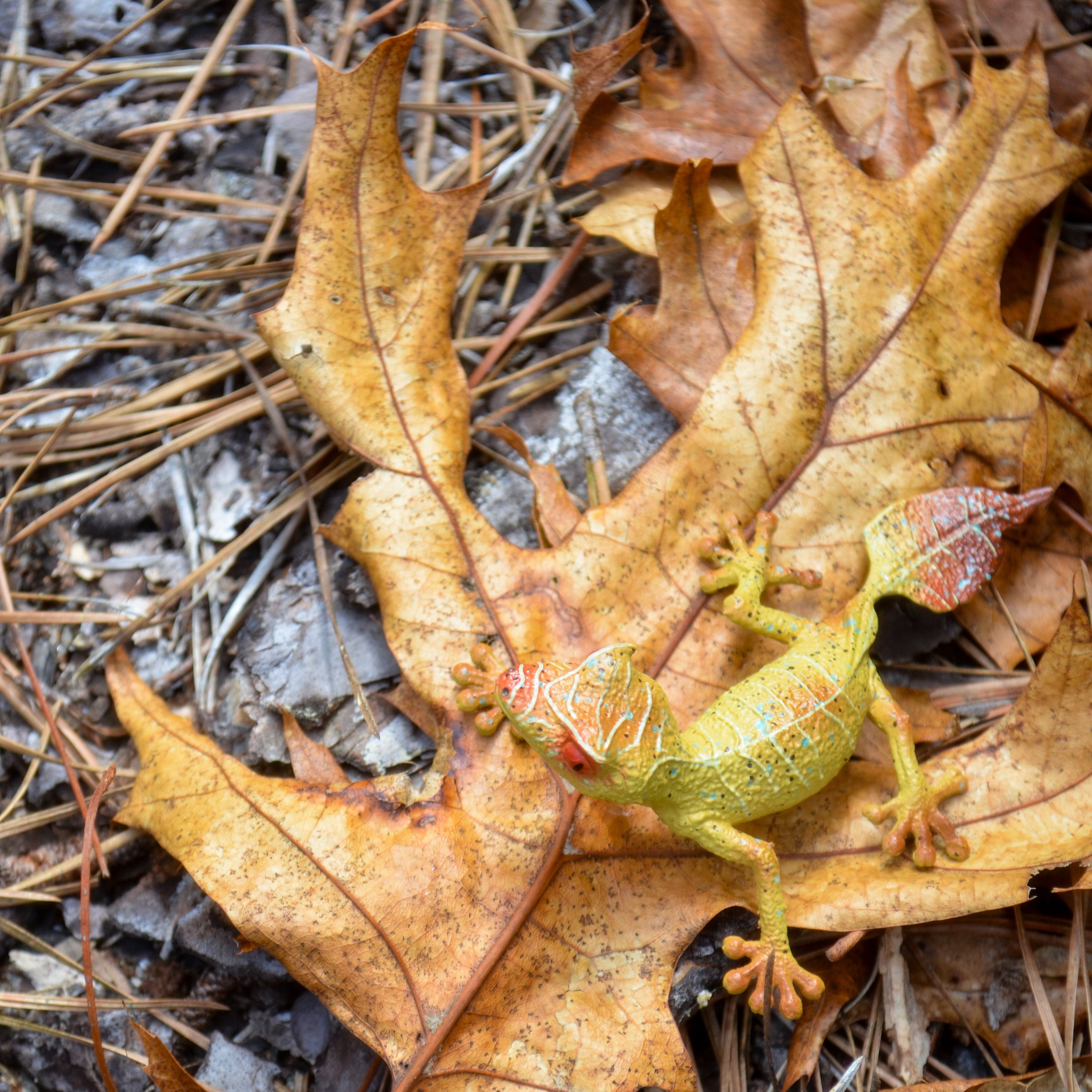 Juguete de figura de geco cola de hoja satánico Toymany
