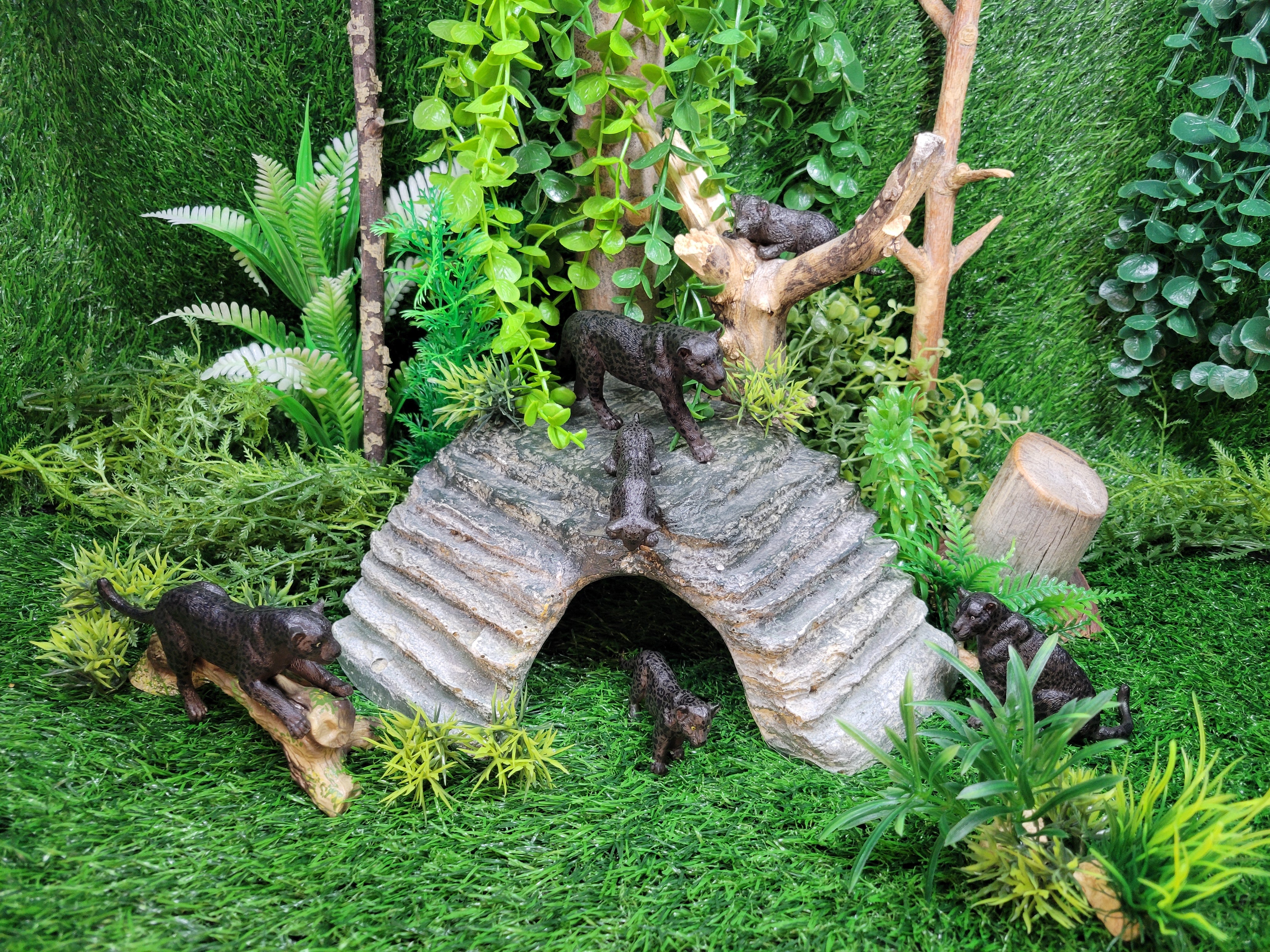 7-Piece Black Jaguar Family Figurine Playset