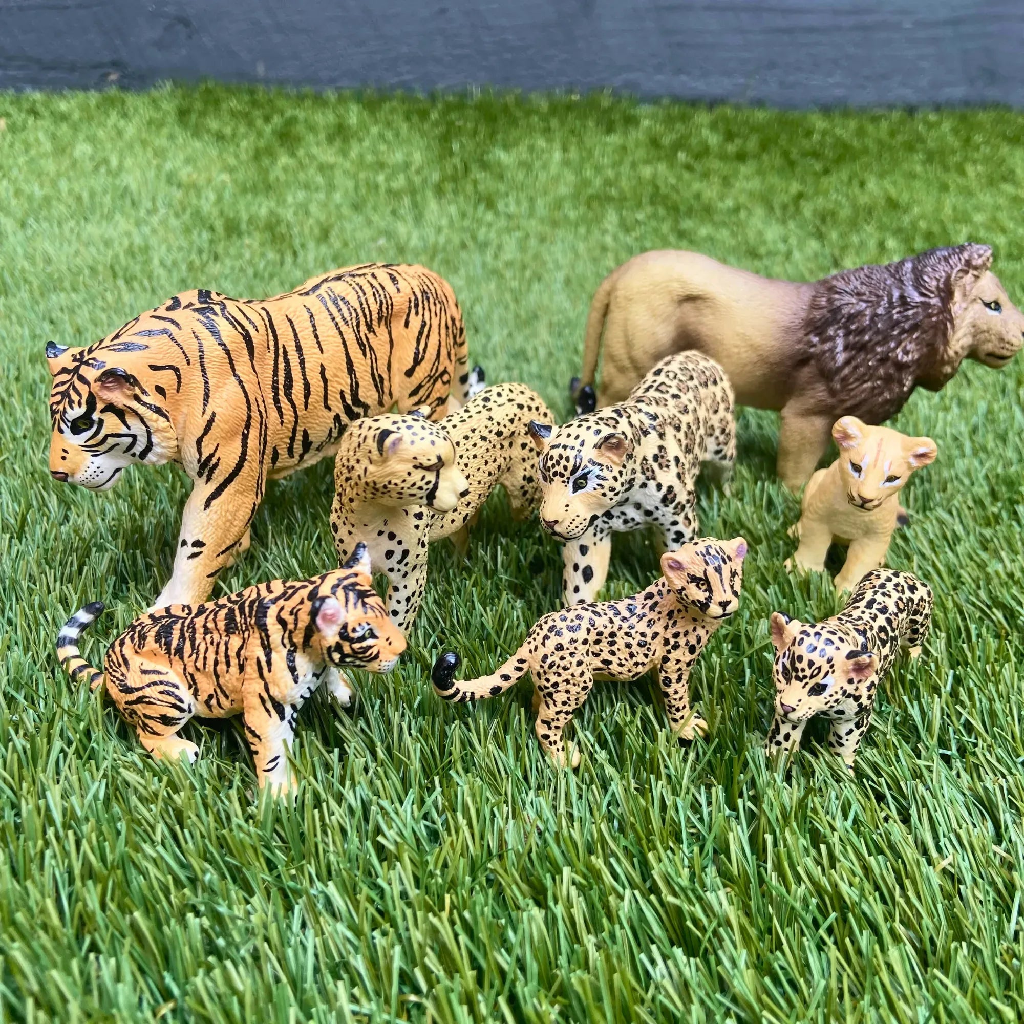 8-Piece Jungle Animal Family Playset with Parent & Cub-scene 1