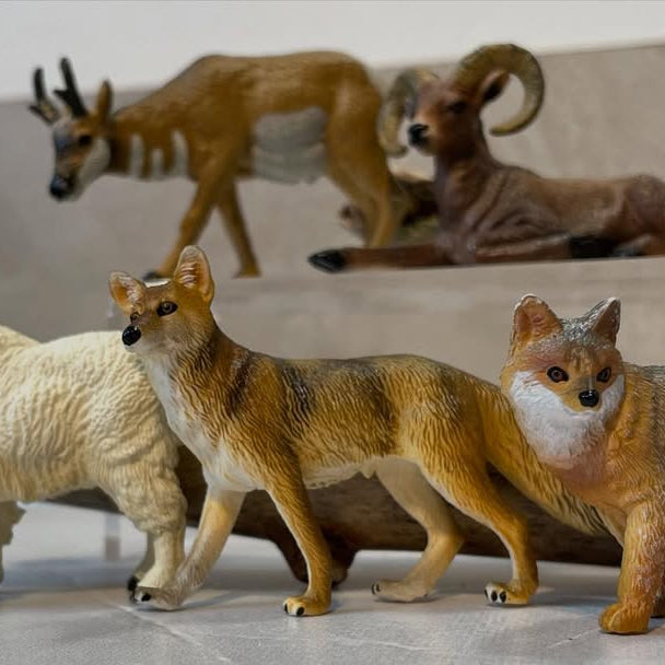 Juguete figura de coyote Toymany